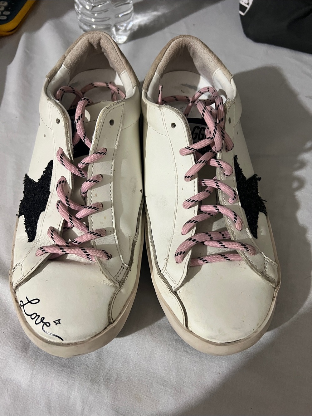 White Women's Sneakers with Pink Laces and Black Star Accent
